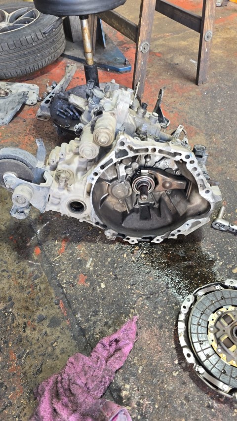 החלפת מצמד לטויוטה קורולה רובוטי (3) החלפת מצמד לטויוטה קורולה רובוטי