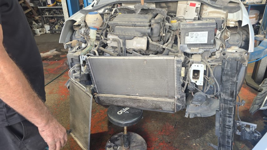 החלפת רדיאטור מים החלפת רדיאטור מים