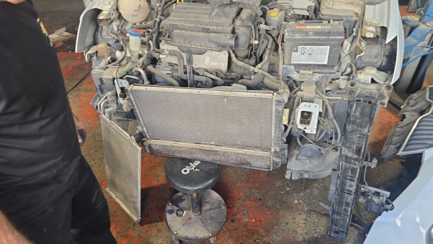 החלפת רדיאטור מים (2) החלפת רדיאטור מים